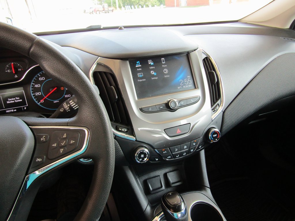 2017 Chevrolet Cruze LT photo 19