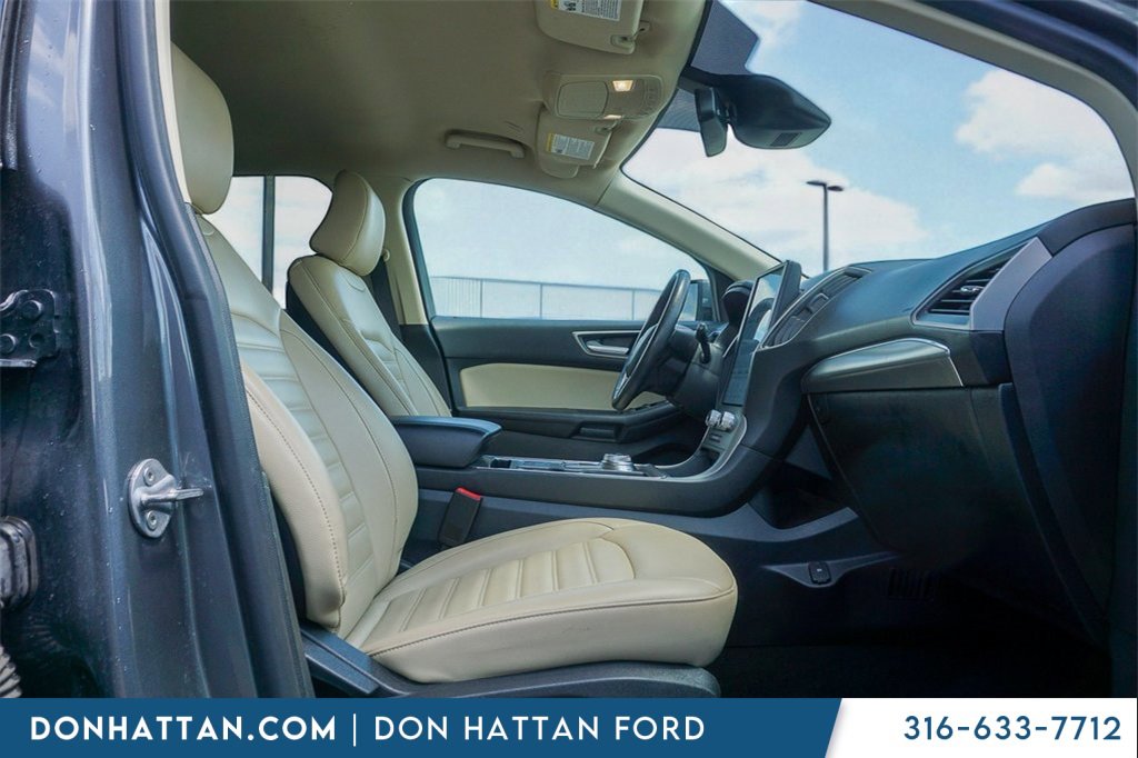 2022 Ford Edge SEL photo 24