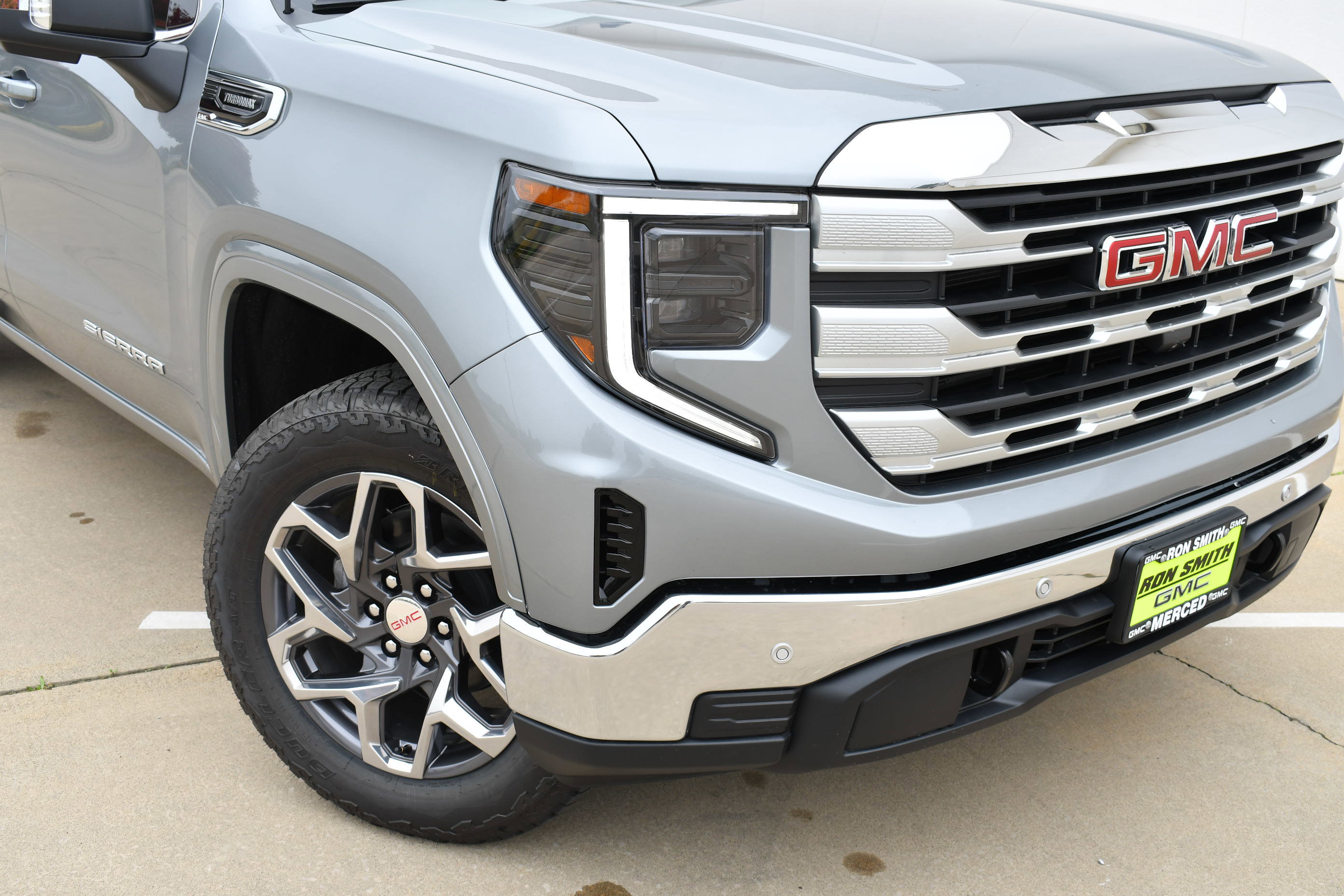 2026 Gmc Sierra 1500 SLE photo 3