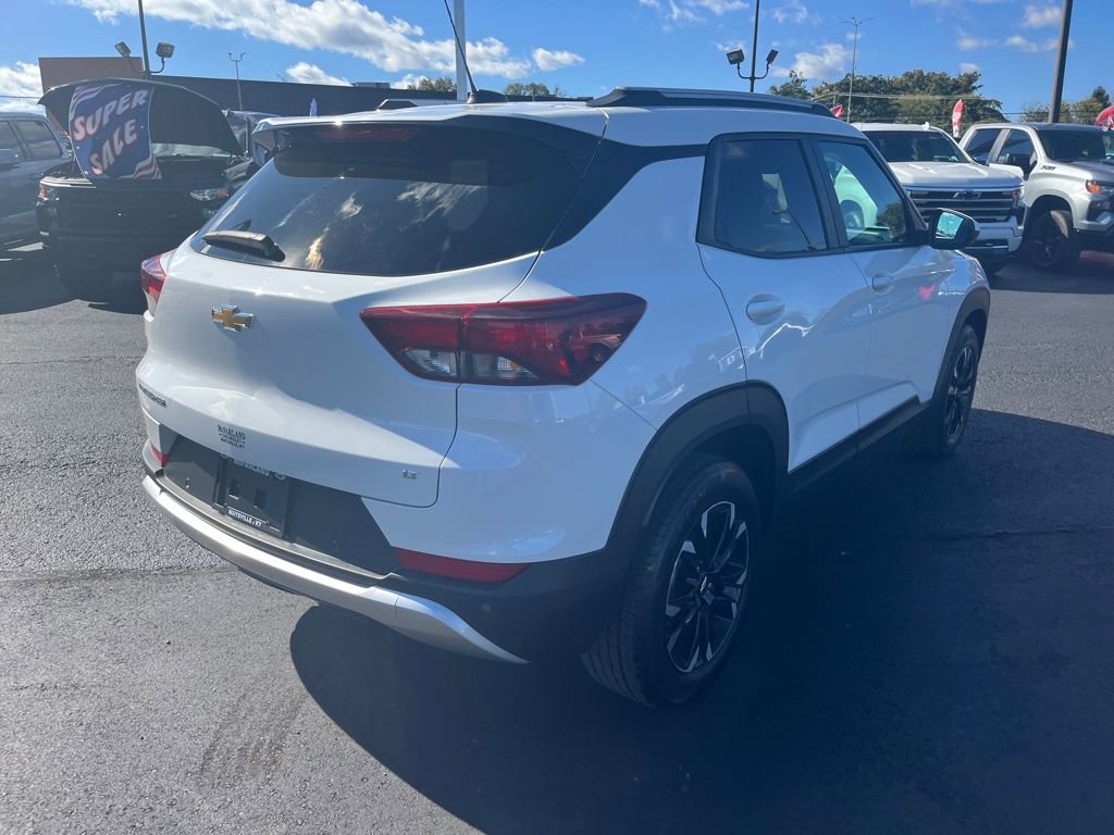 2022 Chevrolet Trailblazer LT photo 2