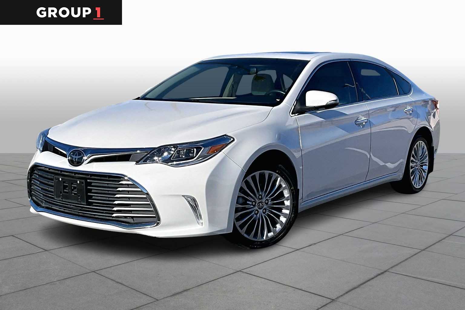 2018 Toyota Avalon Limited's photo
