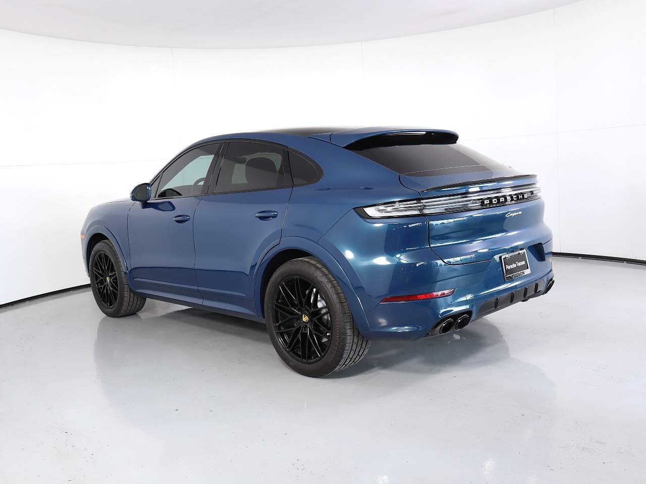 2024 Porsche Cayenne Coupe photo 3