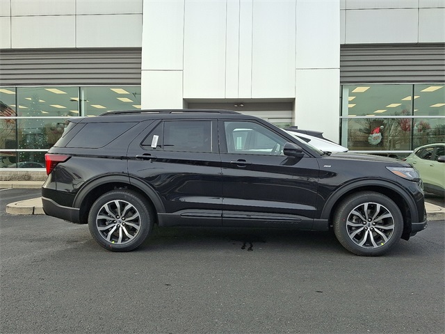 2026 Ford Explorer ST-LINE's photo