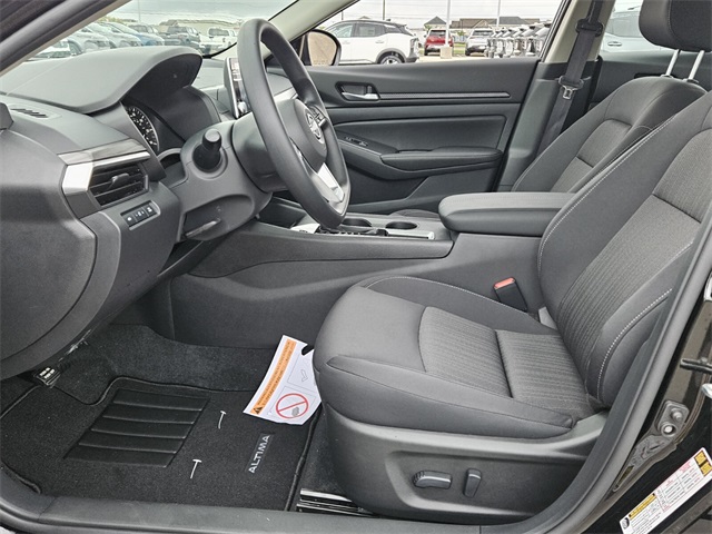 2025 Nissan Altima 2.5 SV photo 3