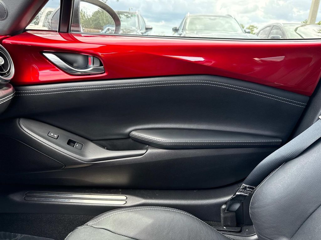 2022 Mazda MX-5 Miata RF Miata Grand Touring photo 17