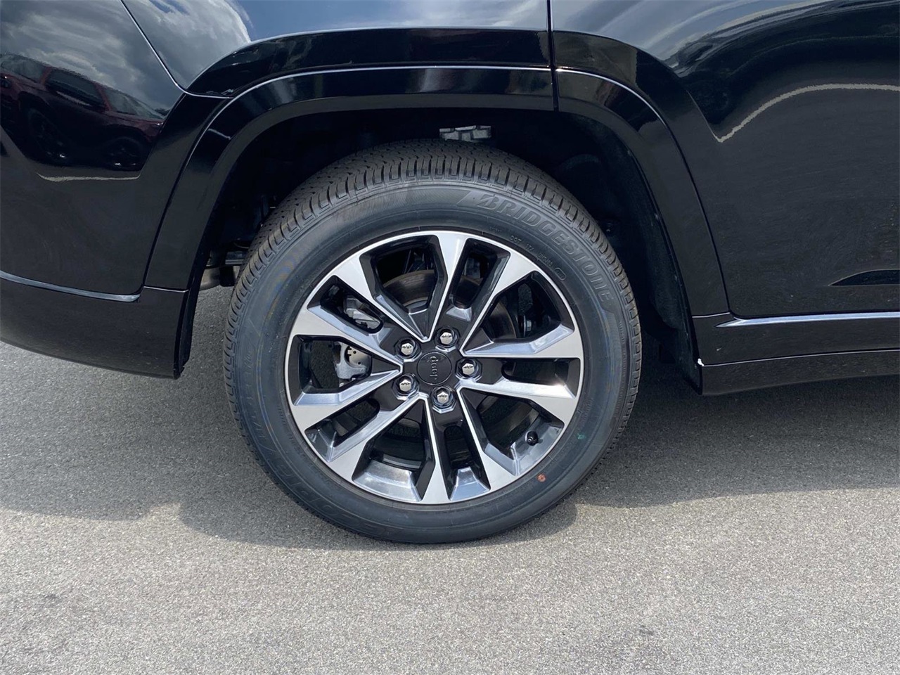 2025 Jeep Grand Cherokee Overland photo 32