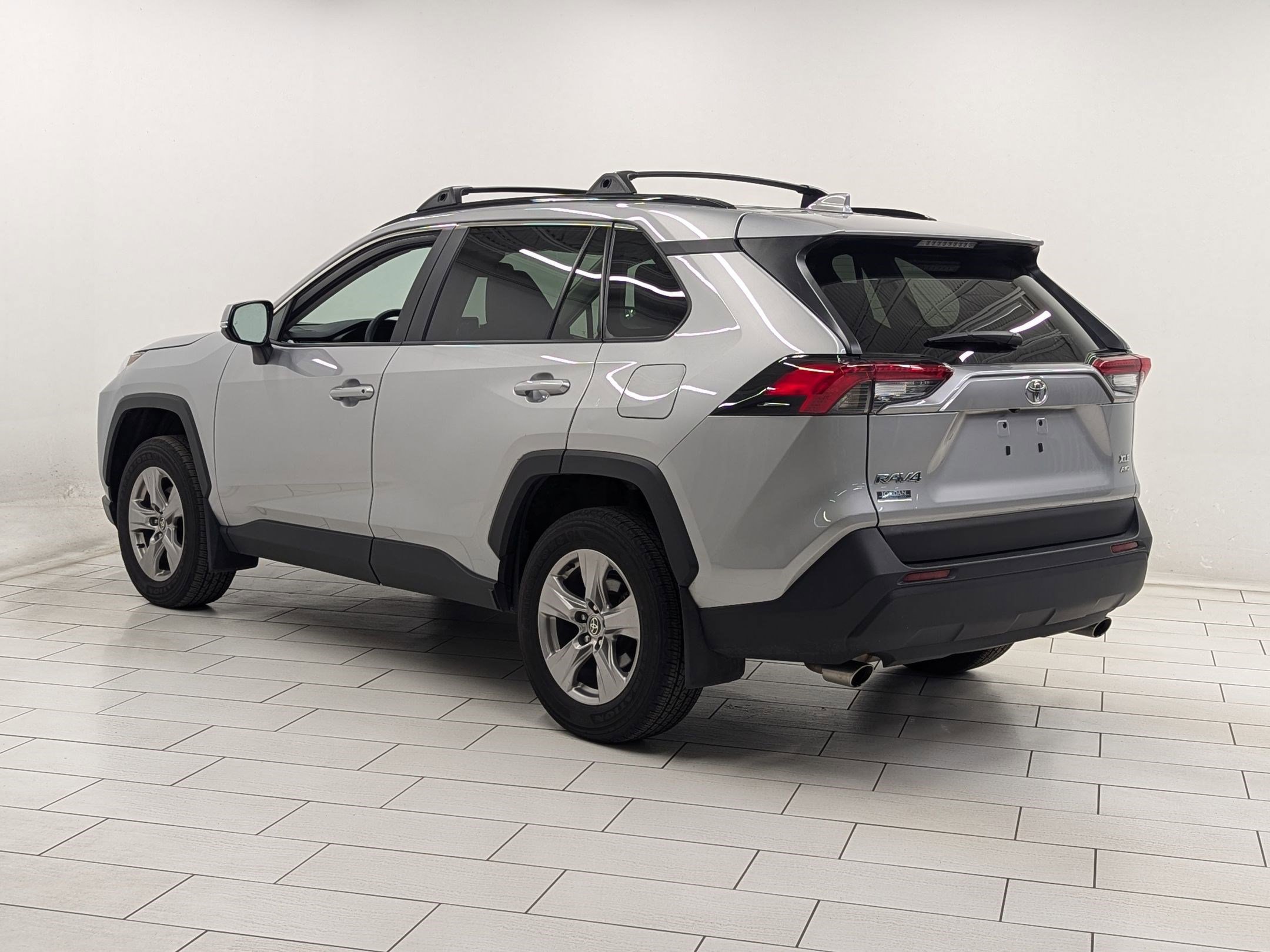 2023 Toyota RAV4 XLE photo 2