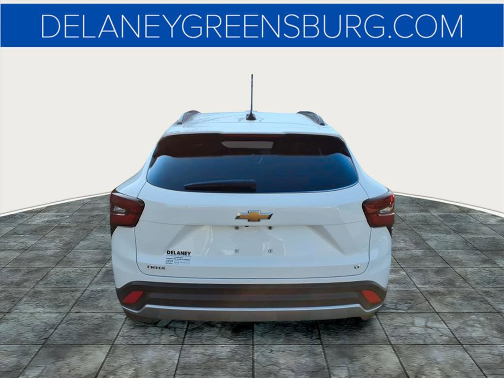 2025 Chevrolet Trax LT photo 4