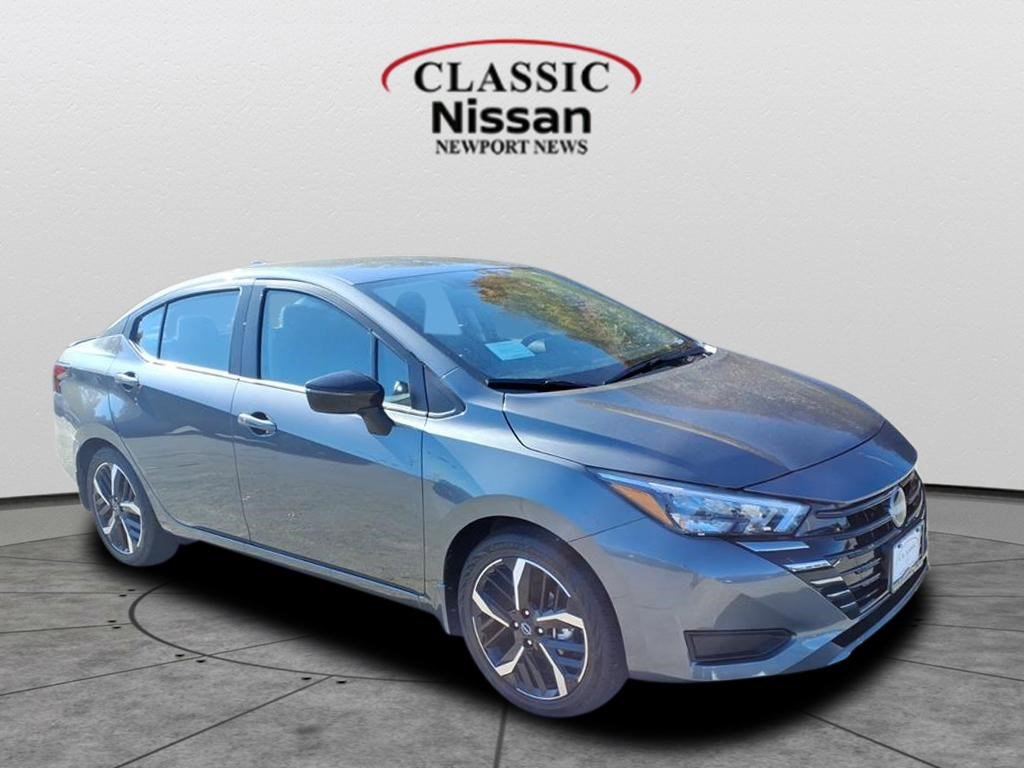 2025 Nissan Versa SR's photo