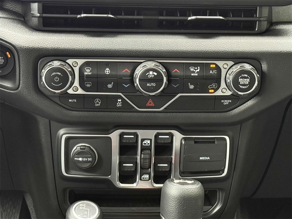 2025 Jeep Wrangler Sport S photo 19