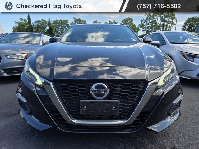 2022 Nissan Altima SR photo 2