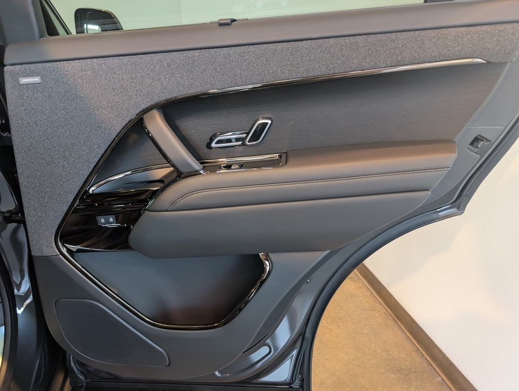 2025 Land Rover Range Rover Sport SE photo 25