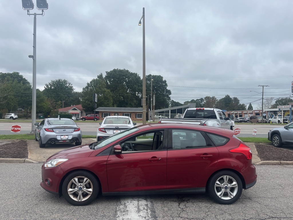 2014 Ford Focus SE photo 2