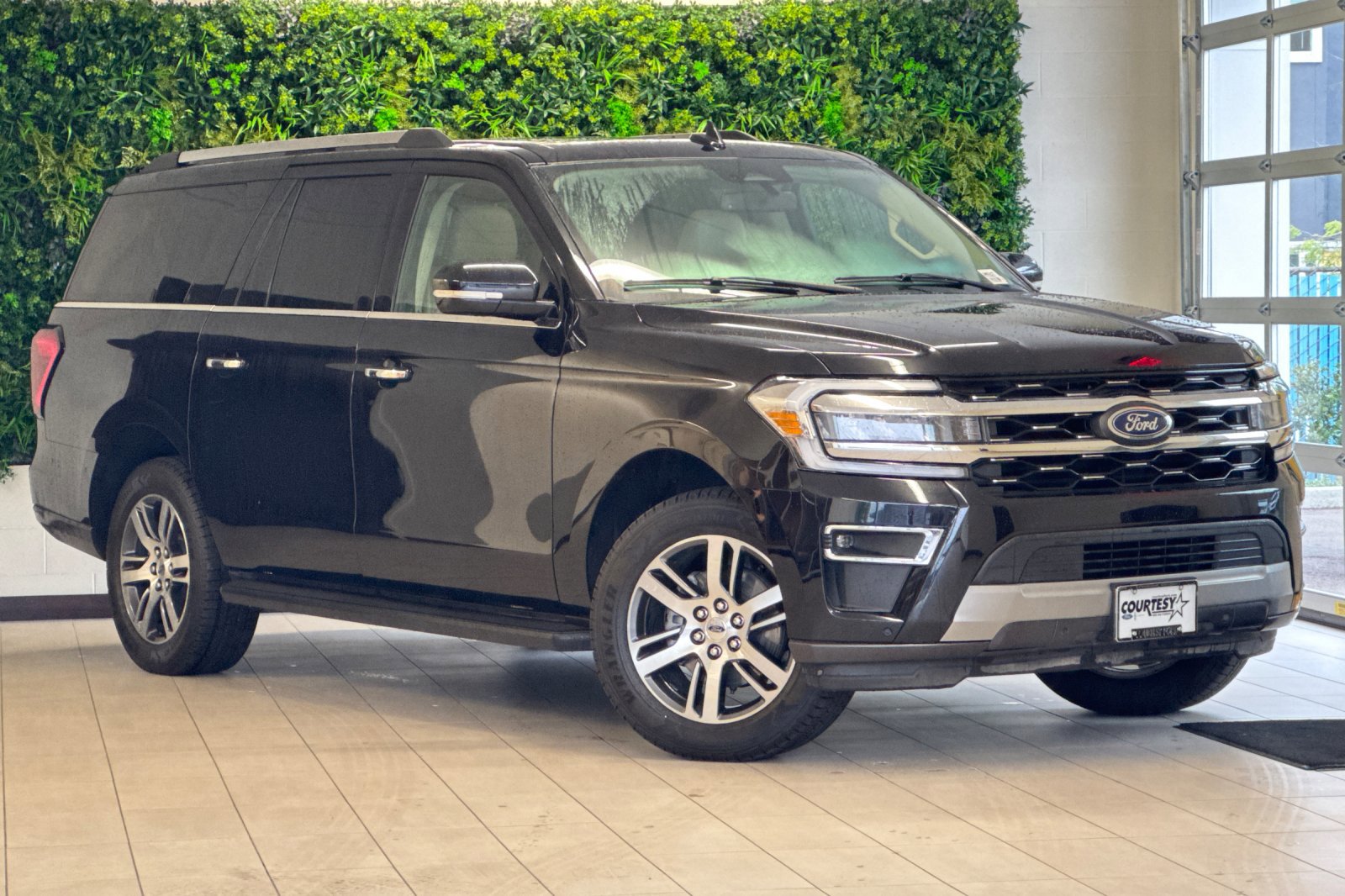 2024 Ford Expedition Limited's photo