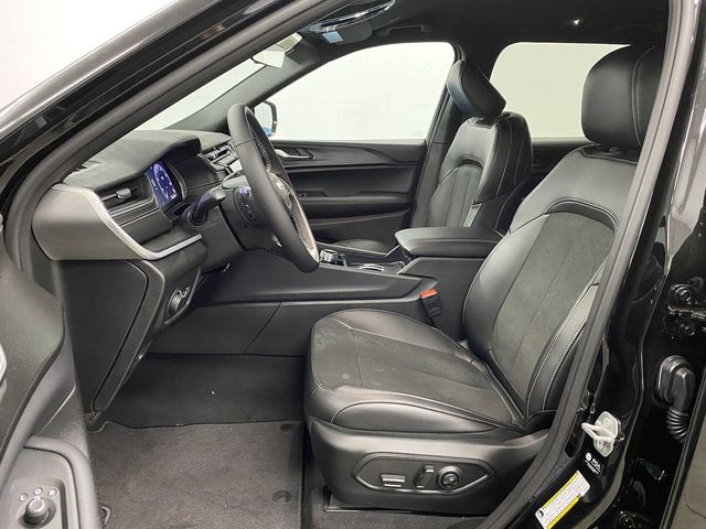 2025 Jeep Grand Cherokee Altitude photo 4