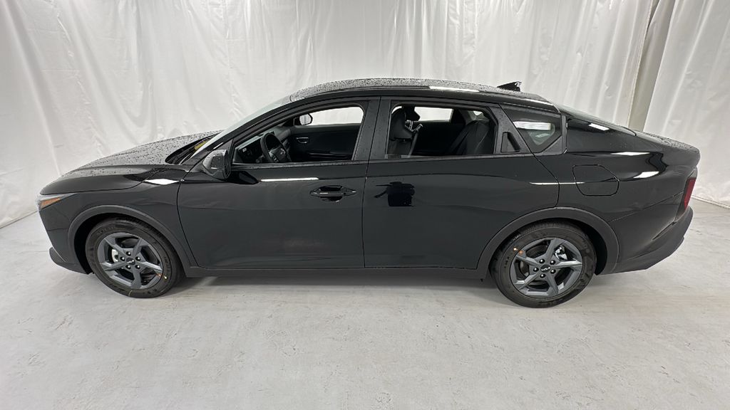 2025 Kia K4 LXS photo 6