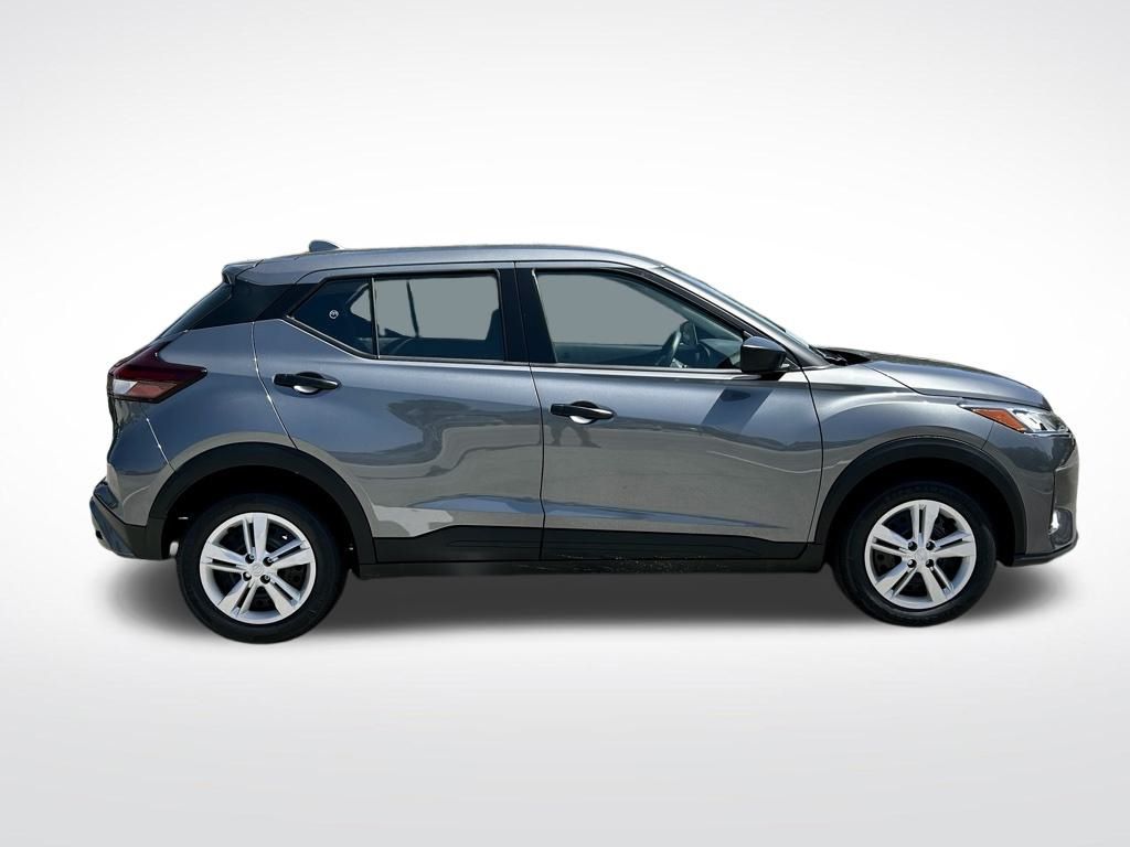 2025 Nissan Kicks Play S photo 7