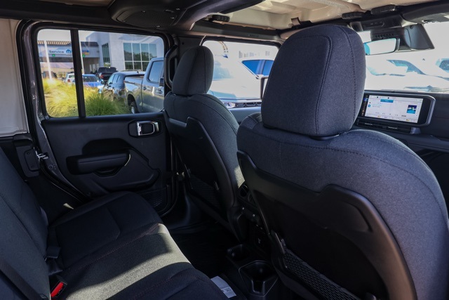 2025 Jeep Wrangler Rubicon photo 15