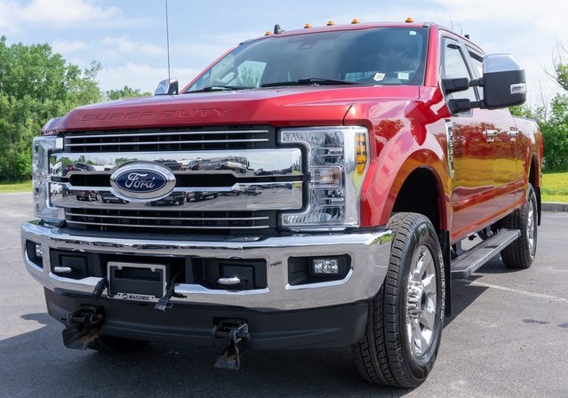 2019 Ford F-350 Lariat photo 2