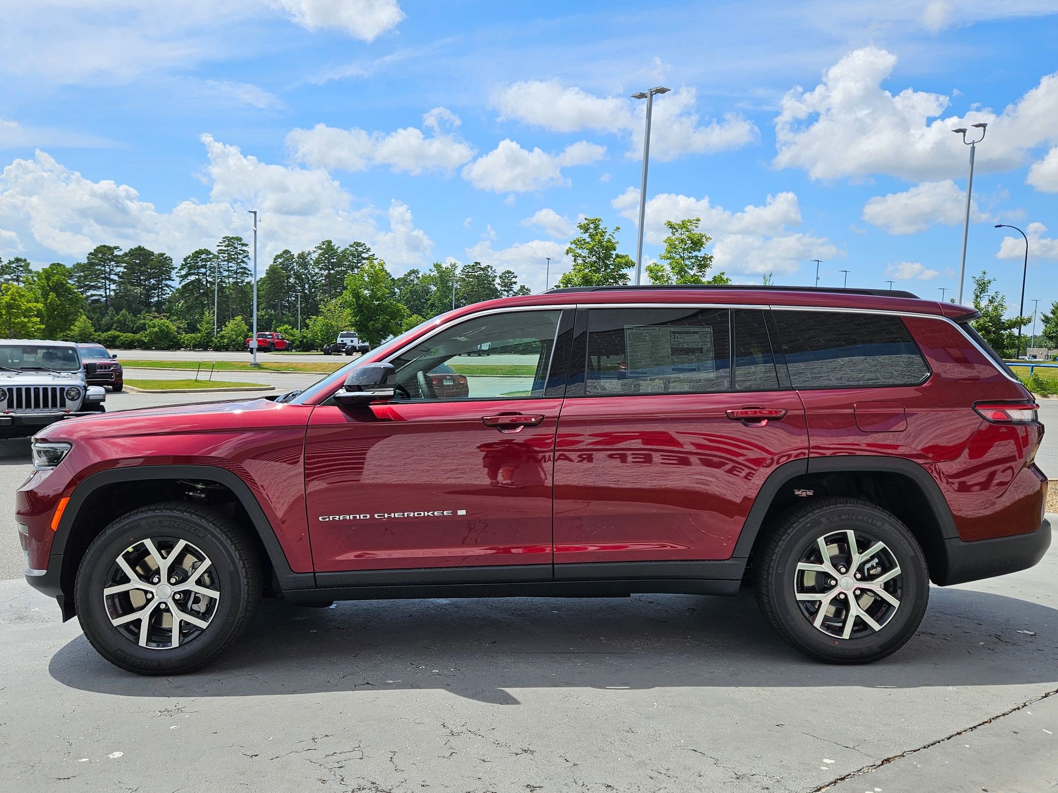 2025 Jeep Grand Cherokee Limited photo 4