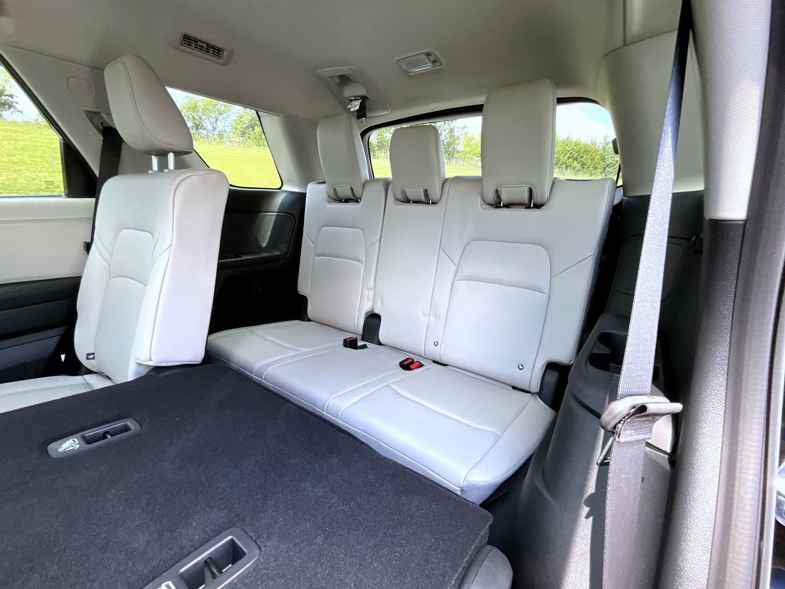 2025 Nissan Pathfinder SL photo 12