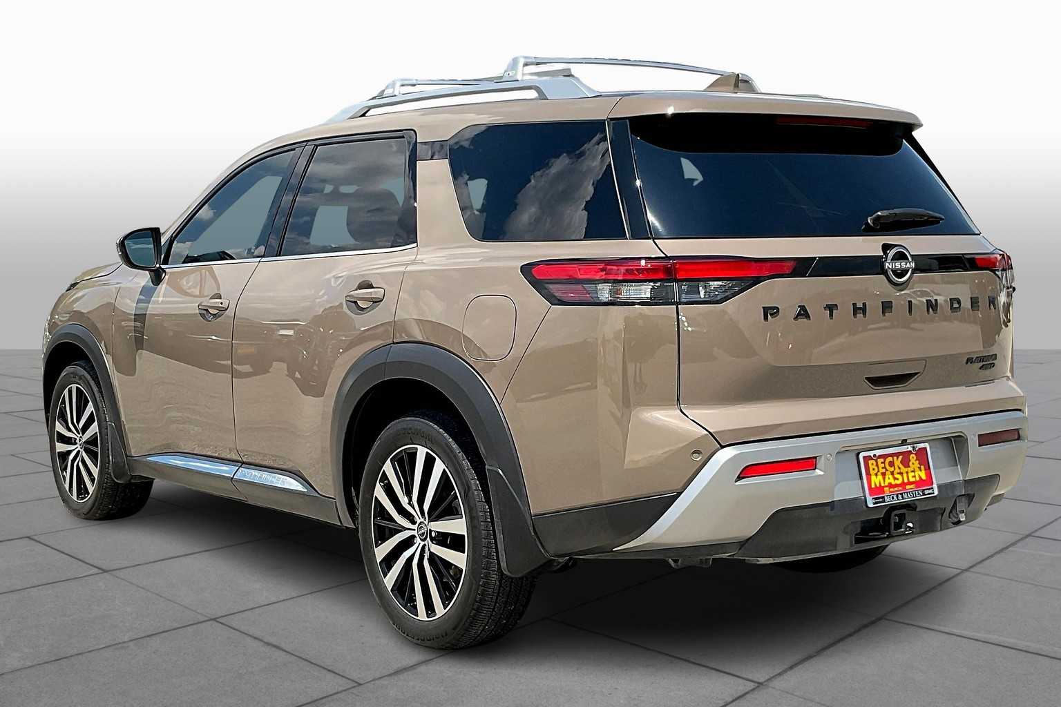 2023 Nissan Pathfinder Platinum photo 18