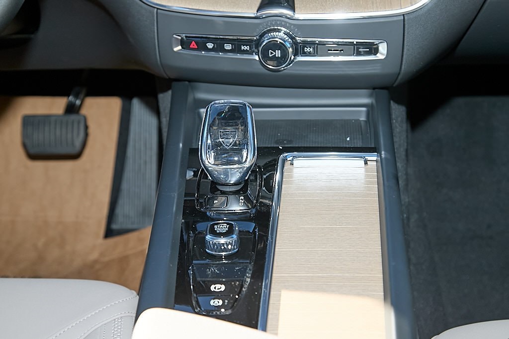 2026 VOLVO XC60 - Image 26