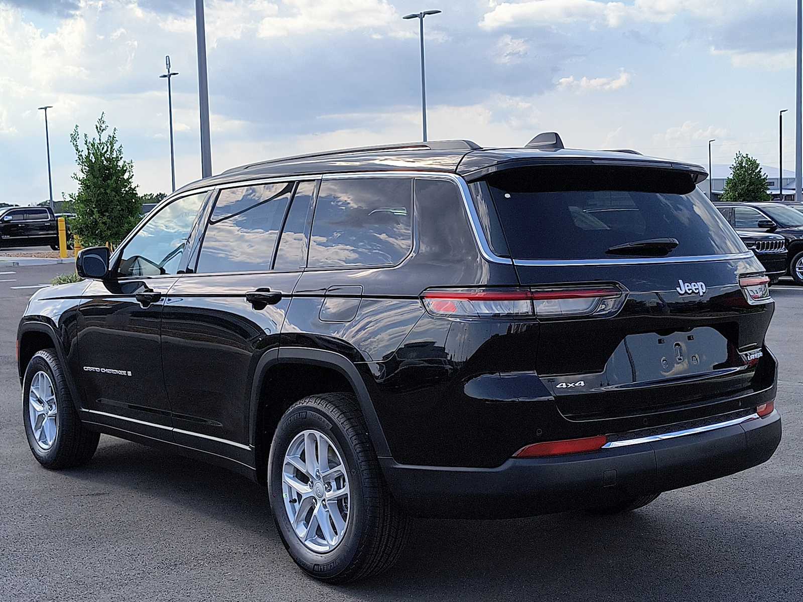 2025 Jeep Grand Cherokee Laredo X photo 3