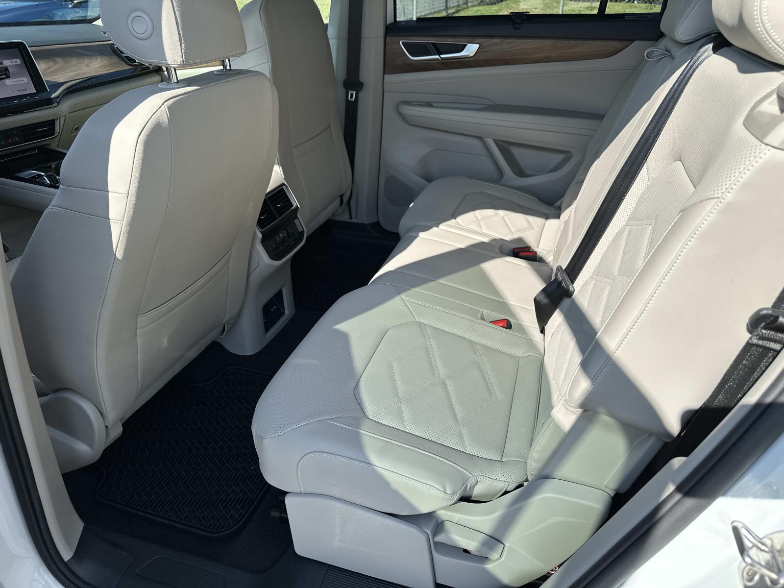 2025 Volkswagen Atlas SE Technology photo 7