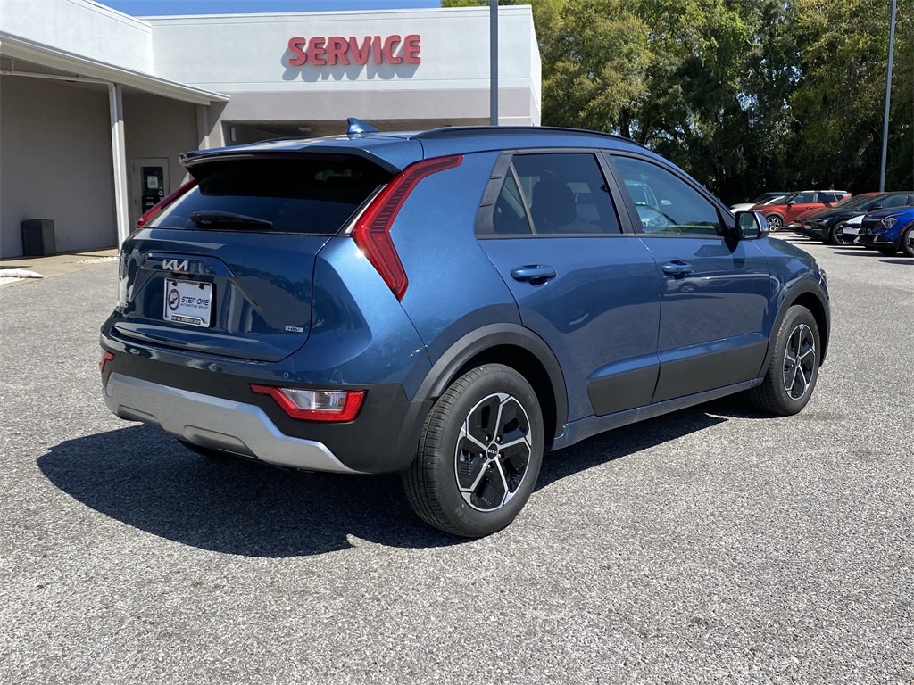 2025 Kia Niro EX photo 3