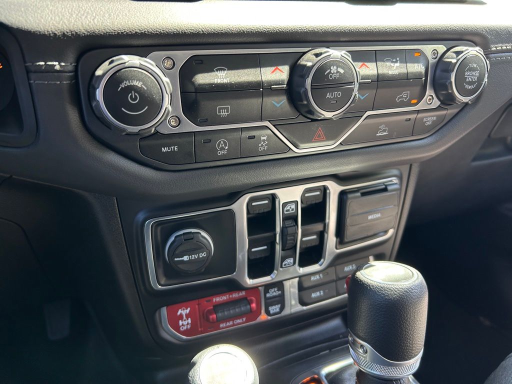 2025 Jeep Wrangler Rubicon photo 31