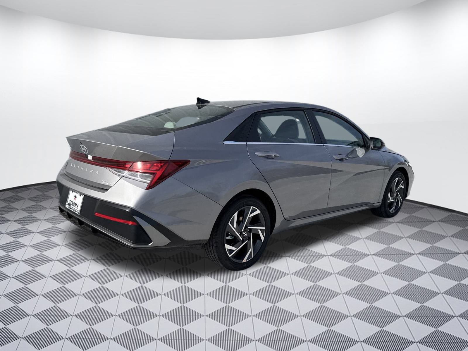 2025 Hyundai Elantra Limited photo 3