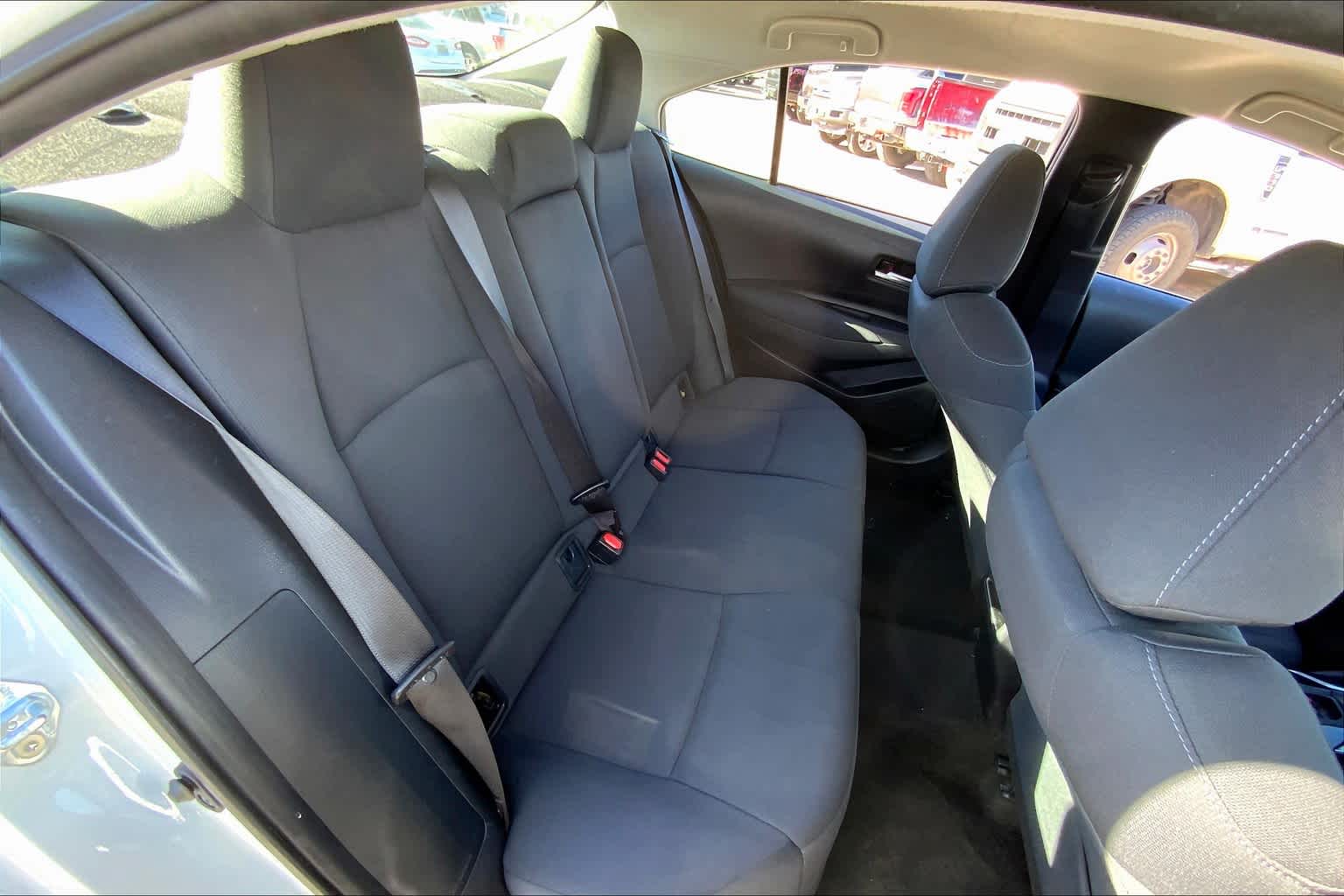 2021 Toyota Corolla LE photo 17