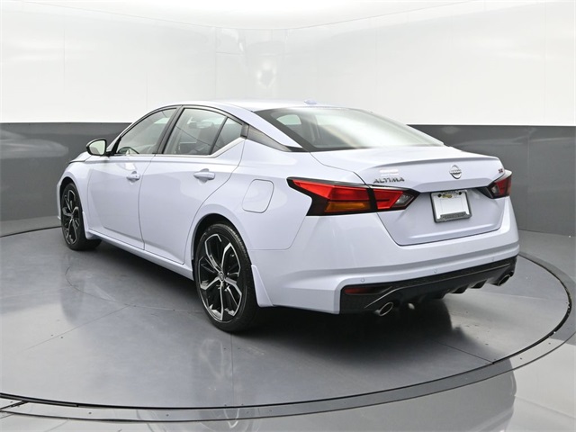 2025 Nissan Altima SR photo 4