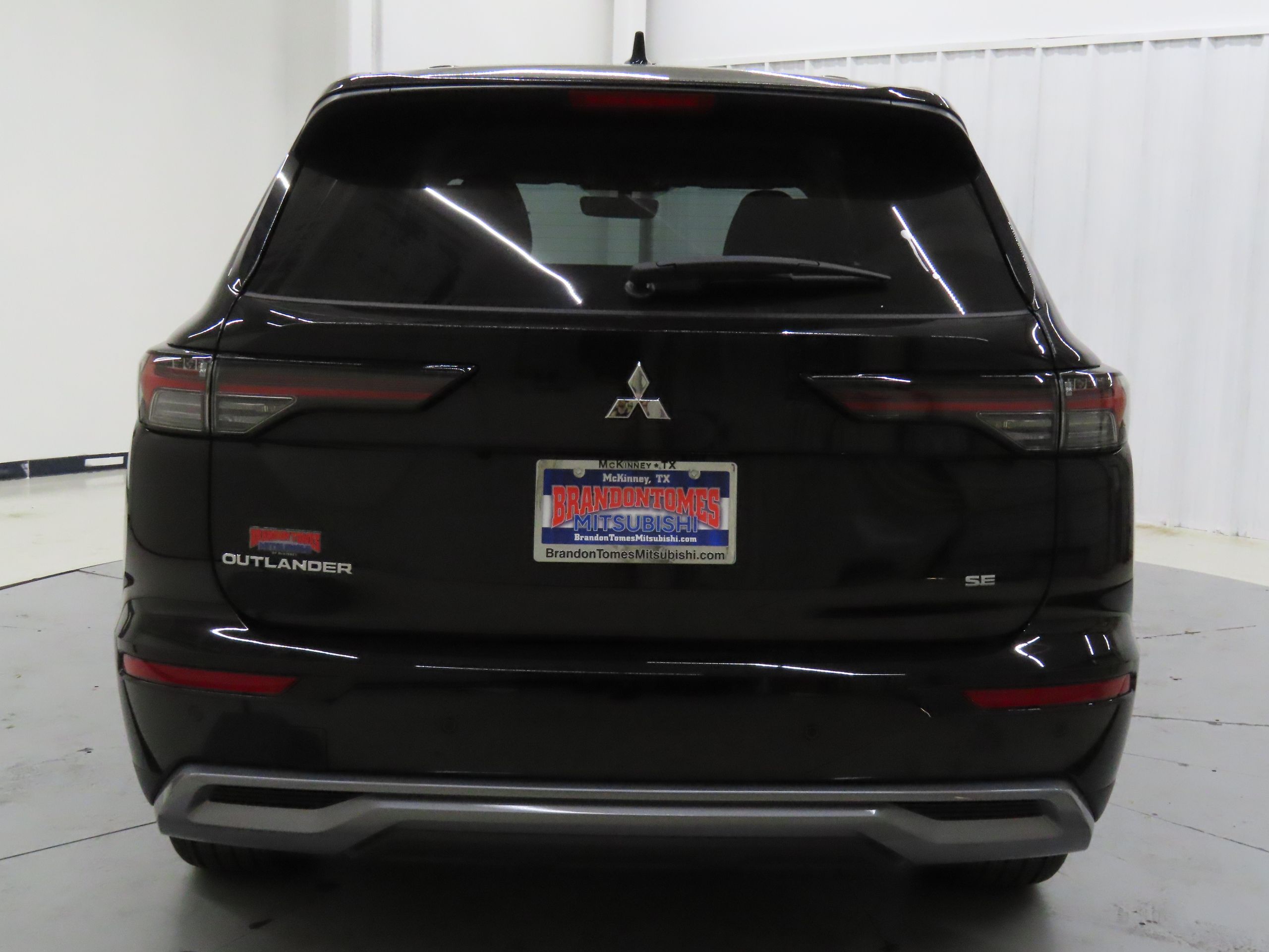 2025 Mitsubishi Outlander SE photo 4