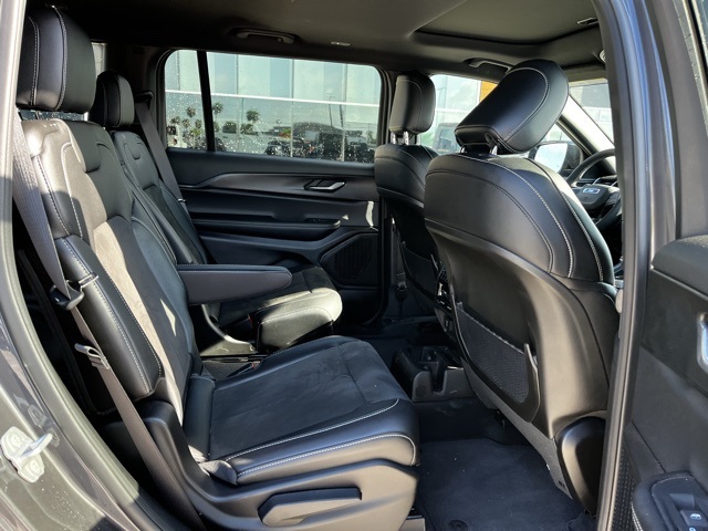 2025 Jeep Grand Cherokee Altitude X photo 17