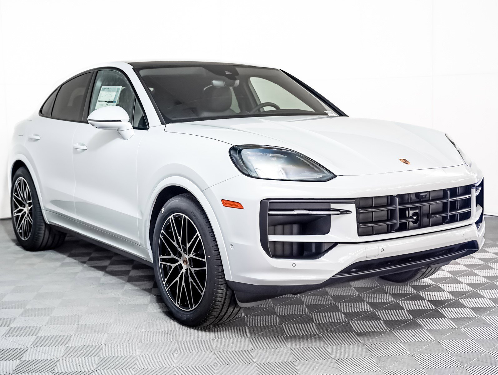 2025 Porsche Cayenne Coupe photo 8