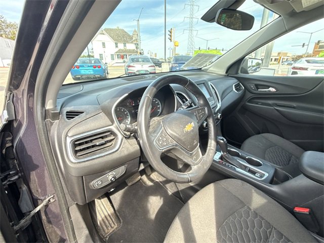 2018 Chevrolet Equinox LT photo 2