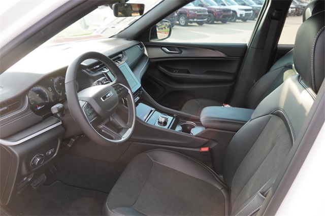 2025 Jeep Grand Cherokee Altitude X photo 17