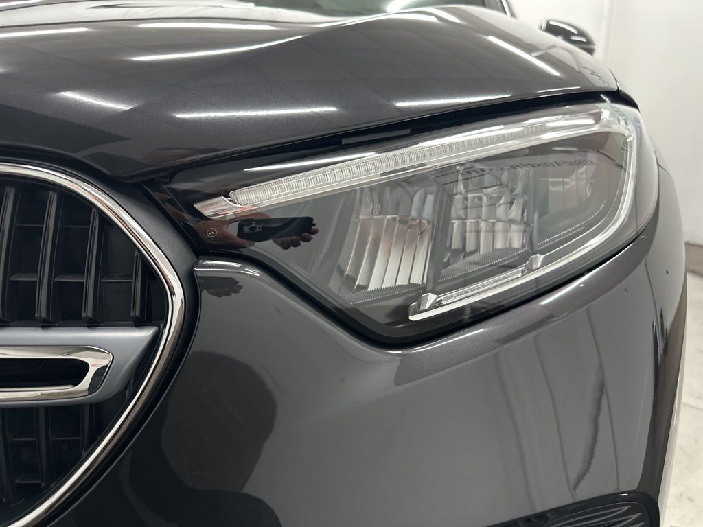 2025 Mercedes Benz GLC 300 photo 28