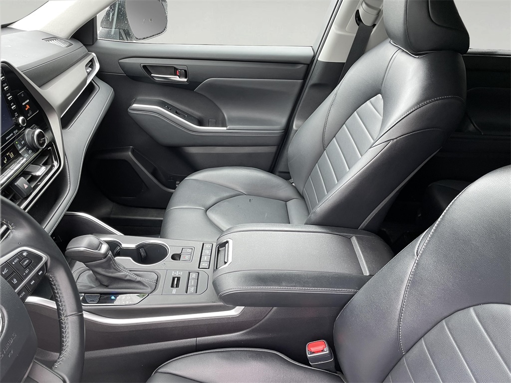 2022 Toyota Highlander XLE photo 10