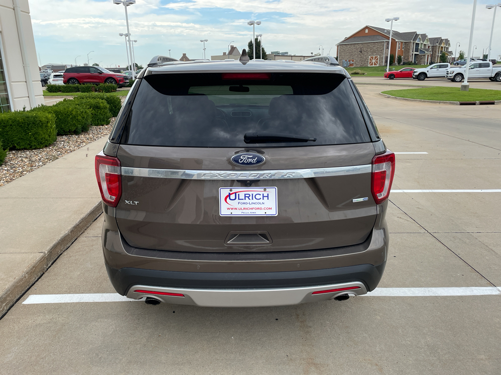 2016 Ford Explorer XLT photo 6