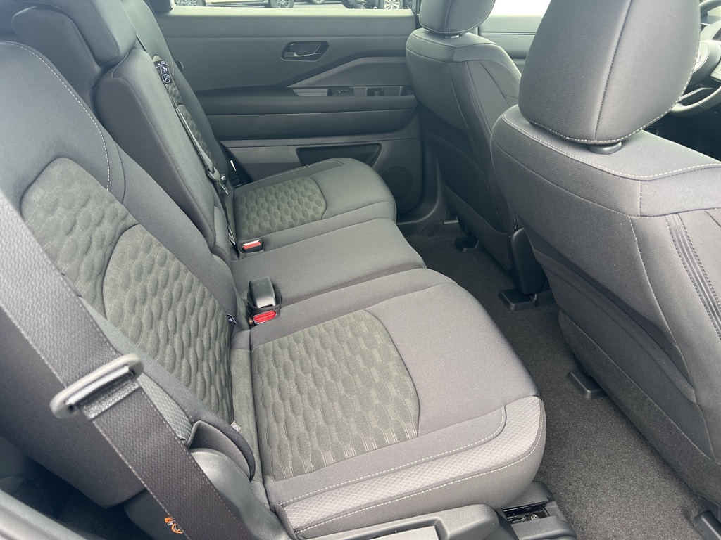 2025 Nissan Pathfinder SV photo 10