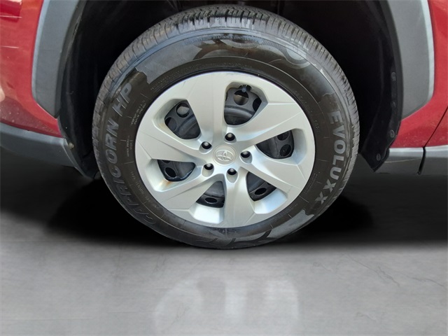2019 Toyota RAV4 LE photo 8