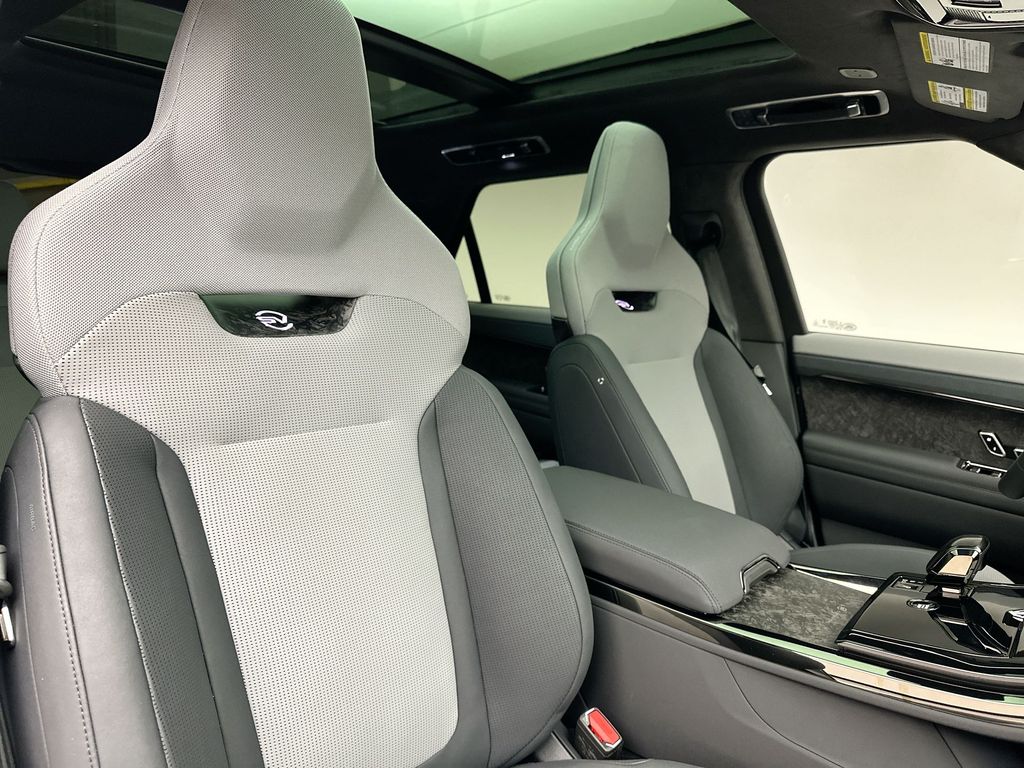2025 Land Rover Range Rover Sport photo 6