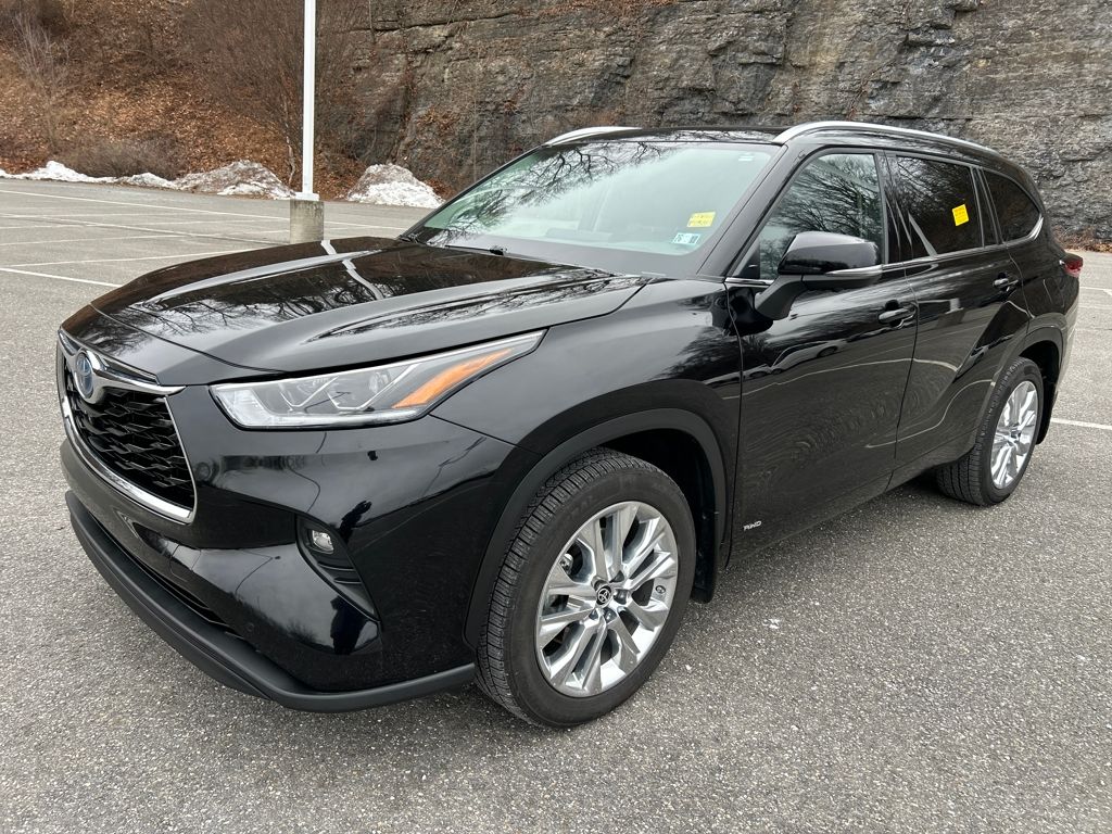2023 Toyota Highlander Limited's photo