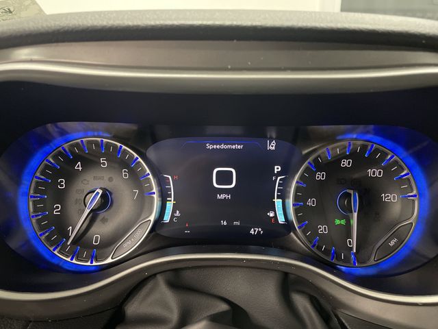 2025 Chrysler Pacifica photo 15