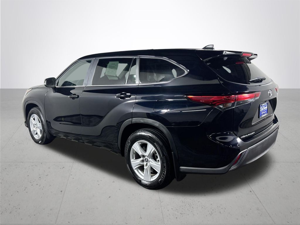 2023 Toyota Highlander L photo 8
