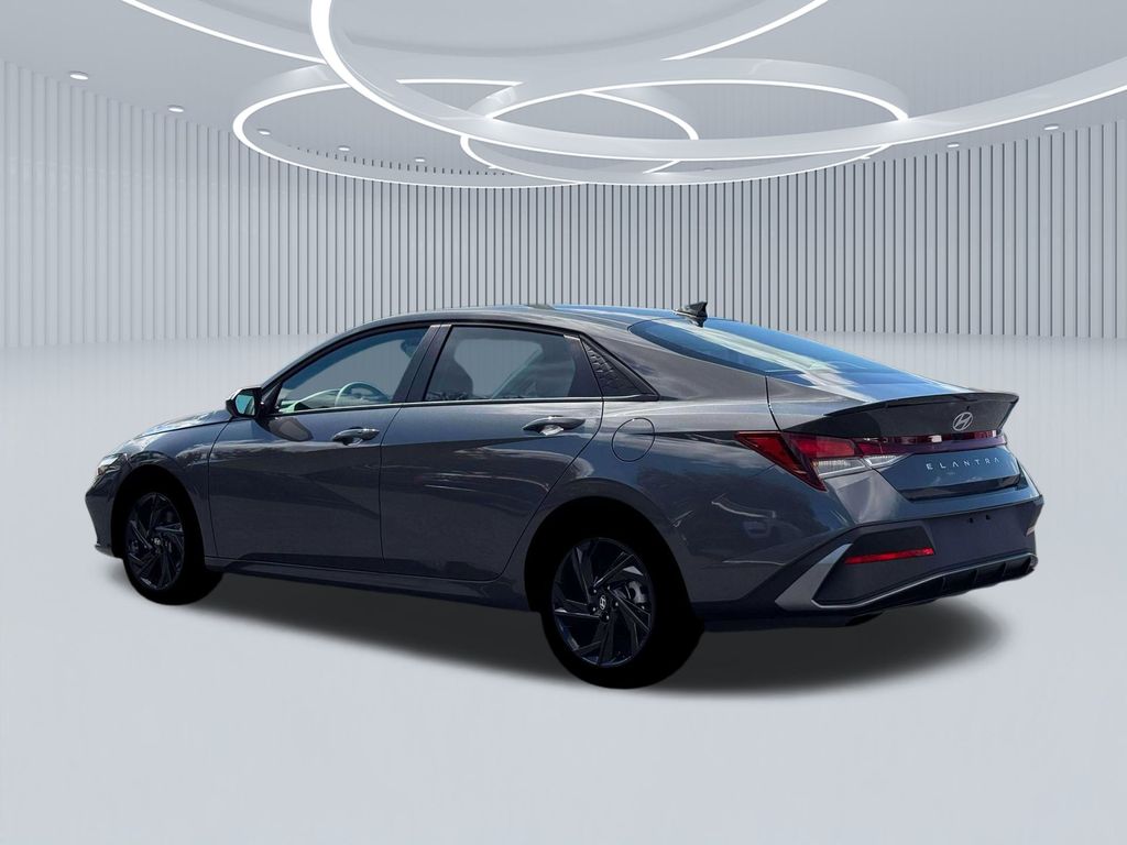 2026 Hyundai Elantra SEL Sport photo 4