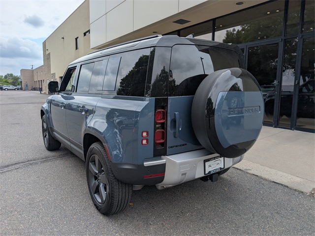 2025 Land Rover Defender 110 S photo 4